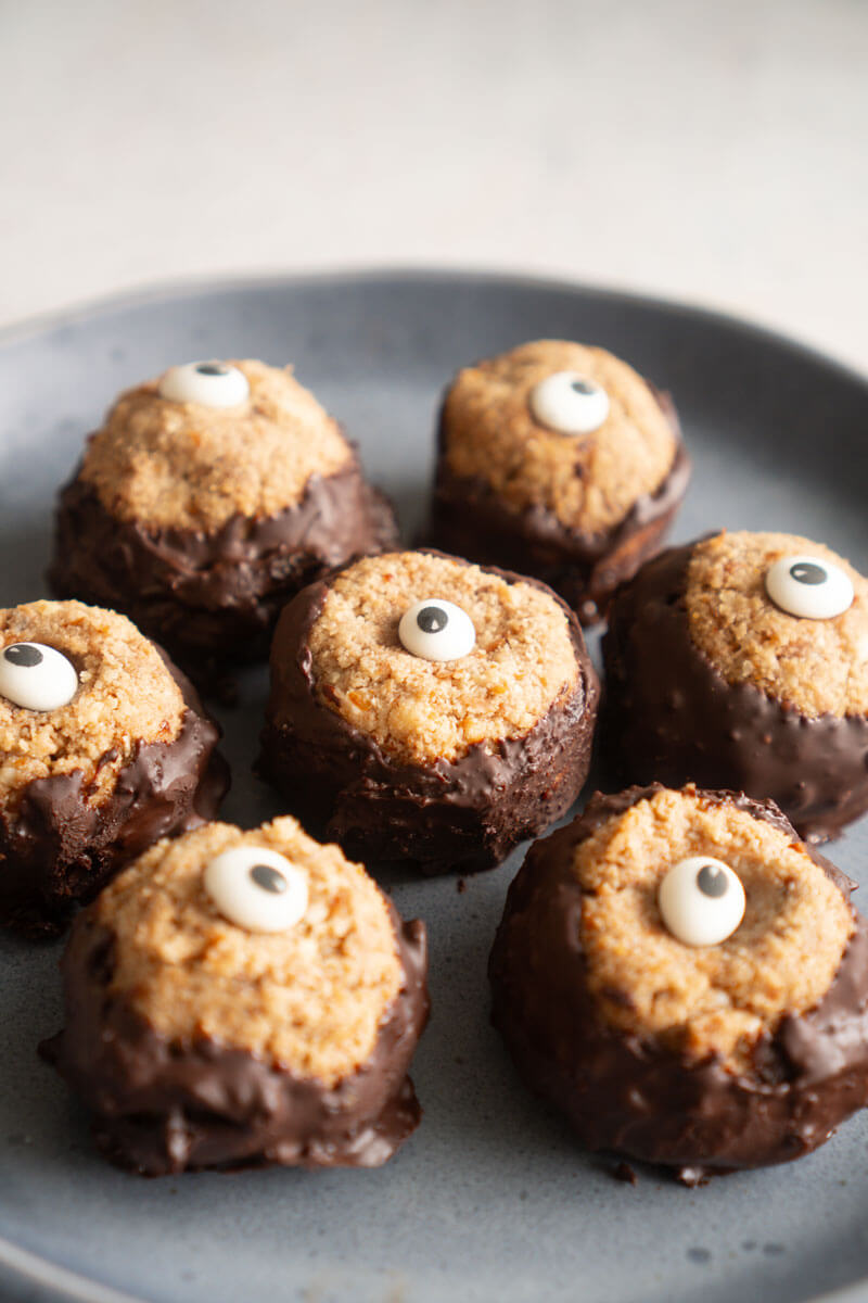 Spooky Almond Pulp Truffles 